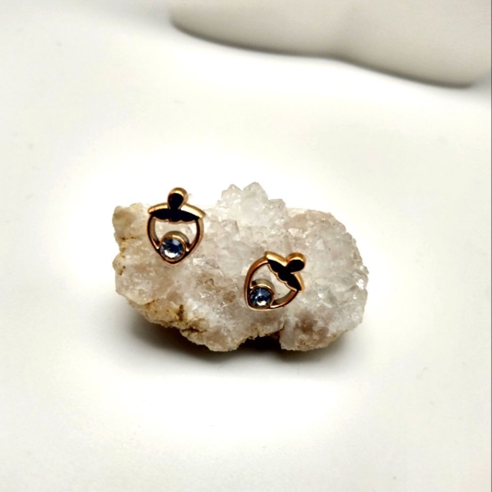 Adorable acorn crystal earrings‎